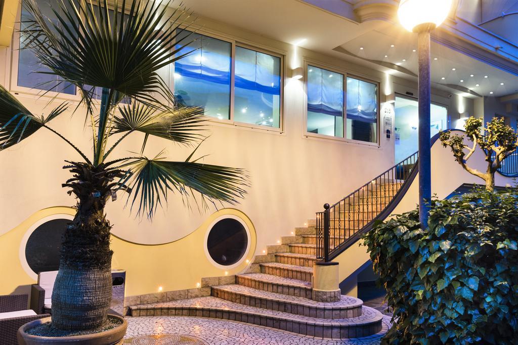 Residence Queen Rimini Ngoại thất bức ảnh